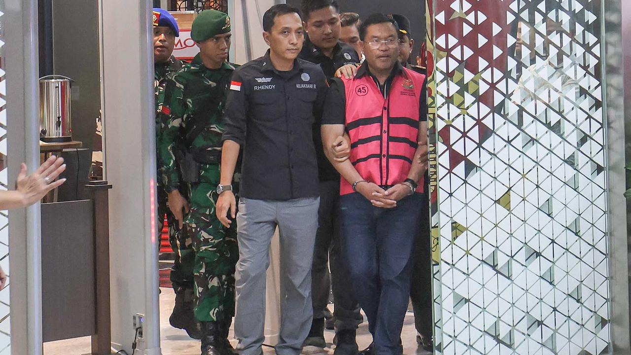 FOTO: Tiga Eks Pimpinan BGN Ditahan dalam Kasus Dugaan Korupsi Program MBG