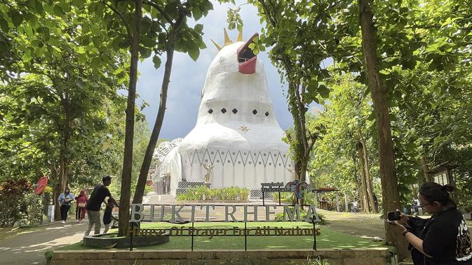 Melihat Dekat Gereja Ayam di Bukit Rhema, Wisata Rohani Simbol Toleransi