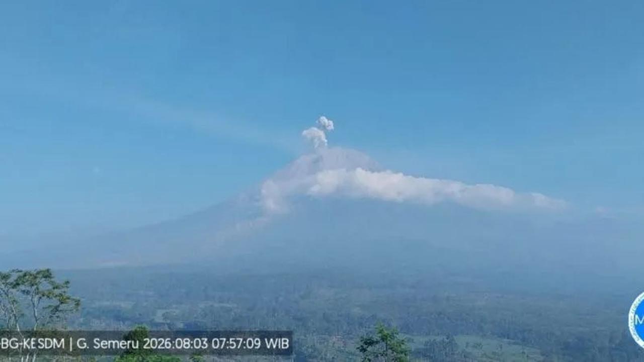 Semeru 5 Kali Erupsi Beruntun Pagi Ini, Letusan Capai 700 Meter