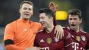 Bayern Munchen secara dramatis sukses mengalahkan musuh bebuyutanya yakni Borussia Dortmund di Signal Iduna Park di Bundesliga 2021/22, Minggu (5/12/2021). (AP/Martin Meissner)