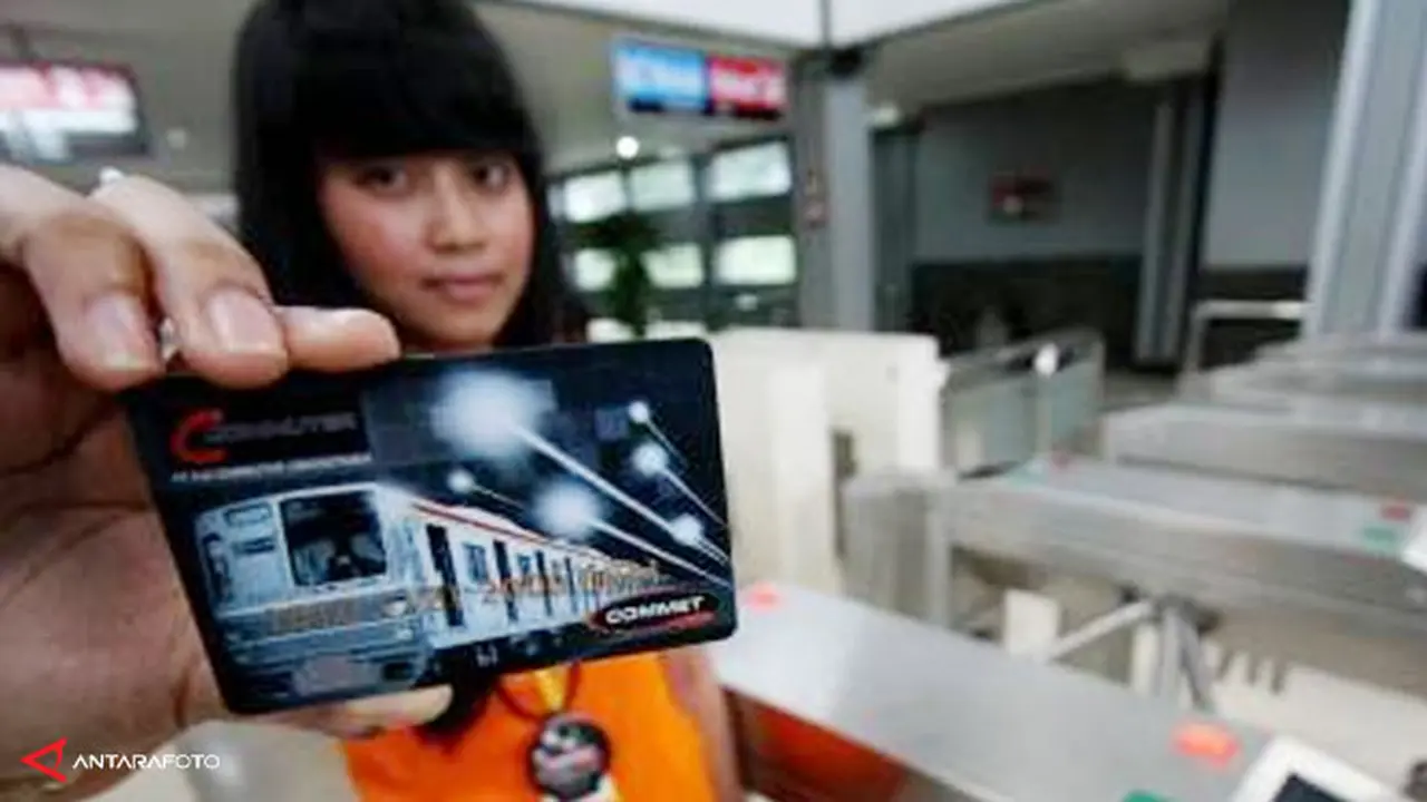 tiket-elektronik-kereta-130626b.jpg