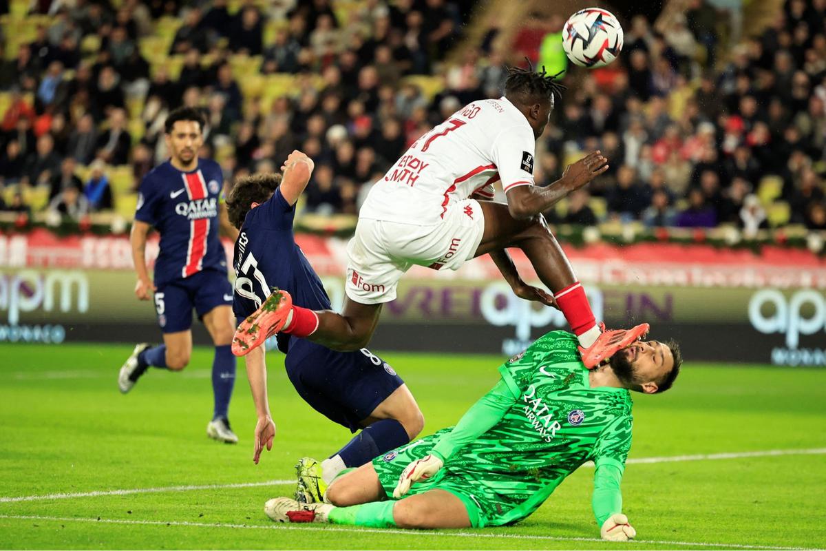 Wajah Donnarumma Berdarah-darah Usai Tendangan Horor Wilfried Singo