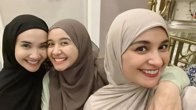 Tampilan Laudya Cynthia Bella Bersama Sahabat Duo Sungkar