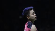 Pebulutangkis Indonesia, Apriyani Rahayu, saat melawan wakil Jepang, Ayako Sakuramoto/Yukiko Takahata pada Indonesia Open 2019 di Istora, Jakarta, Selasa (16/7). Pasangan Indonesia menang 21-15, 21-16. (Bola.com/M Iqbal Ichsan)