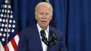 Biden juga terus mendapat pengarahan dari para pejabat mengenai kondisi Trump maupun penanganan kasus ini.  (AP Photo/Manuel Balce Ceneta)