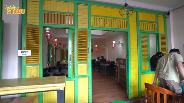 Warung makan ayah Ayu Tingting (Foto: YouTube deHakims Story)