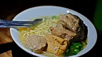 Bakso Gondrong, Tebet, Jakarta Selatan. (Liputan6.com/Asnida Riani)