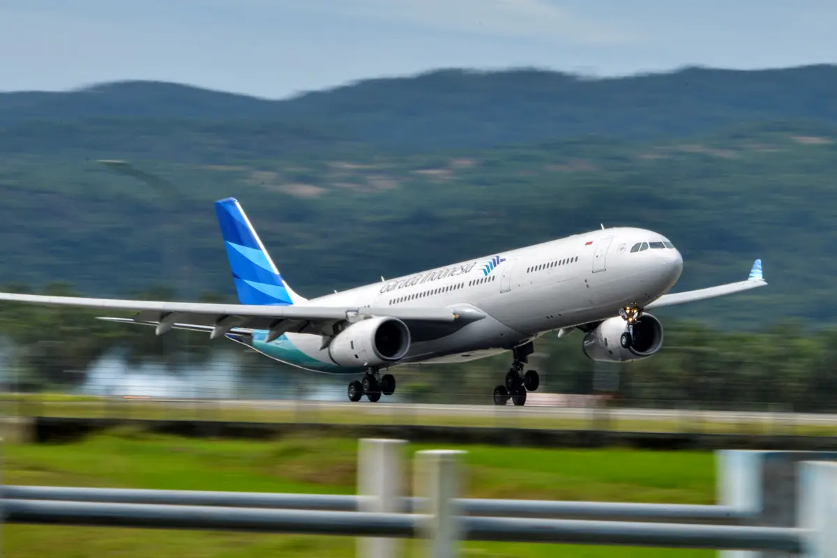 Pesawat Airbus A330 Garuda Indonesia