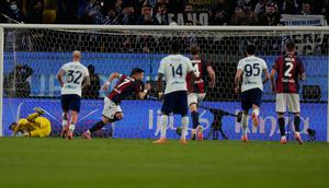 Inter Milan menelan kekalahan 2-3 dari Bologna lewat adu penalti, setelah bermain imbang 1-1 selama 90 menit pada laga semifinal Piala Super Italia 2025 di King Fahd International Stadium, Riyadh, Sabtu (20/12/2025) dini hari WIB. (AP Photo/Altaf Qadri)