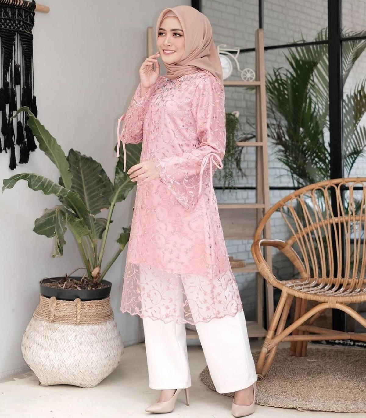 ilustrasi tunik brokat