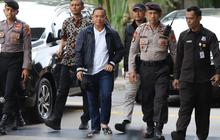 FOTO: Bupati Pati Sudewo Tiba di Gedung KPK Usai Terjaring OTT
