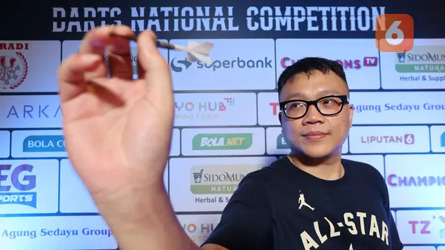 Foto: Aksi Memukau Benny Tandean, Debutan Langsung Jadi Juara Darts National Competition Series 03