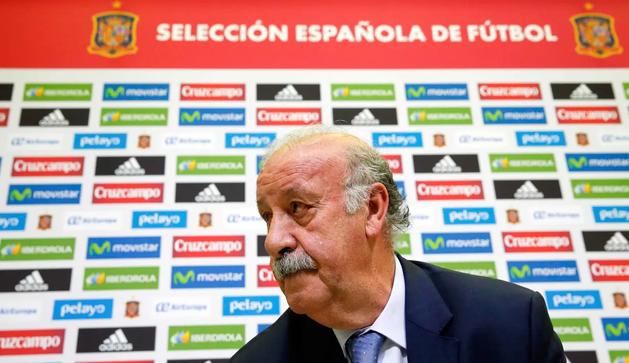Pelatih Spanyol, Vicente del Bosque bersiap memberikan keterangan pers terkait skuat Spanyol pada Piala Eropa 2016 di Las Rozas, Spanyol, (17/5/2016). Sebanyak 25 pemain yang akan dibawa timnas Spanyol di piala Eropa 2016. (REUTERS / Juan Medina)