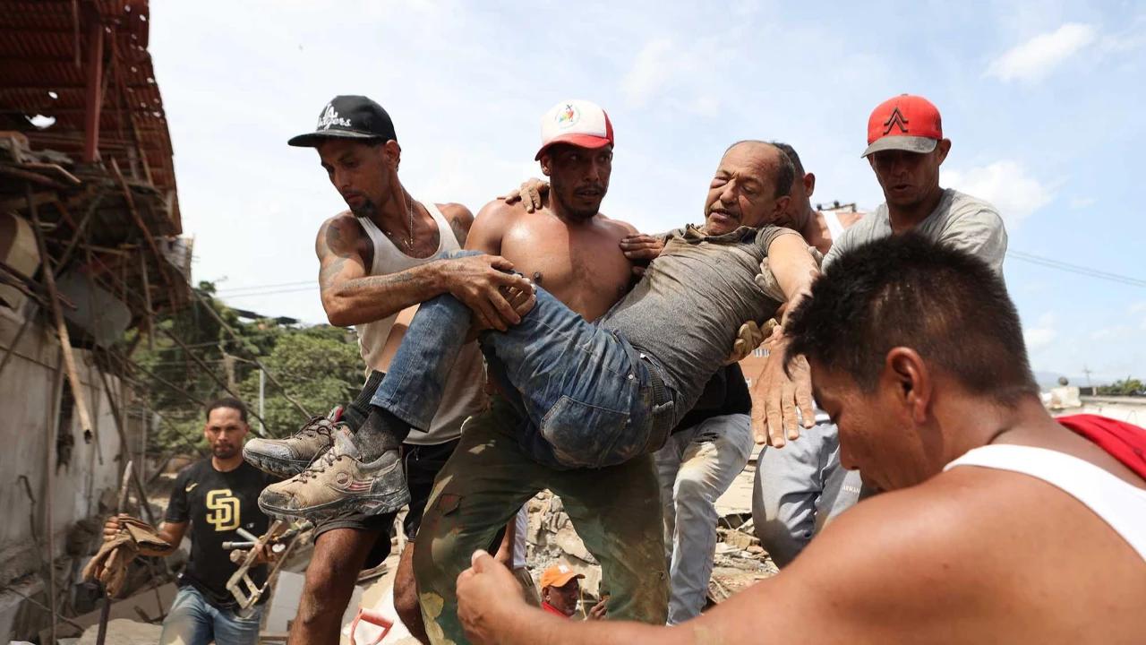 FOTO: Korban Tewas Gempa Venezuela Terus  Bertambah,  Tim SAR Berpacu dengan Waktu