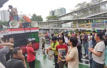 Massa Gelar Demo di KPU Jakarta, Beberkan Tuduhan Kecurangan Demi Menangkan Pramono-Rano