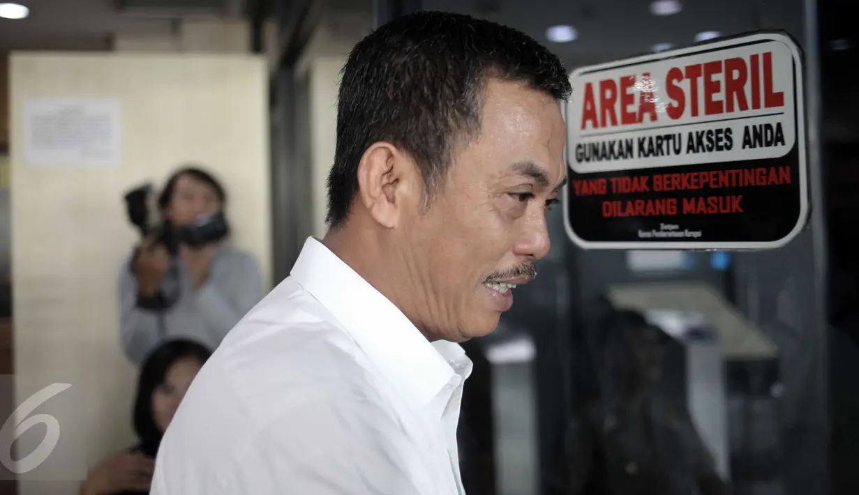 Ketua DPRD DKI Jakarta, Prasetio Edi Marsudi kembali menyambangi Gedung KPK, Jakarta, Selasa (3/5).  Prasetio akan diperiksa terkait kasus dugaan suap dalam pembahasan dua raperda tentang reklamasi Teluk Jakarta. (Liputan6.com/Helmi Afandi)
