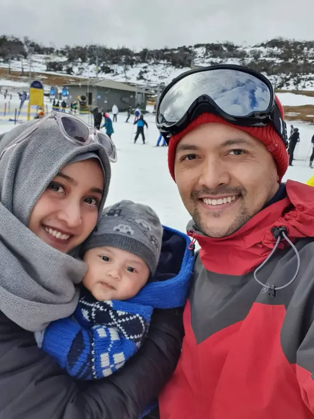 6 Potret Terbaru Meyda Sefira, Pemeran Husna Dalam Film Ketika Cinta Bertasbih