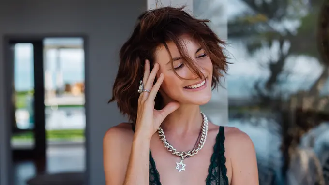 Tips Menentukan Perhiasan yang Tepat Berdasarkan Undertone Kulit - Cover