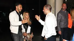 Martin Demichelis melakukan tos dengan Pablo Zabaleta sebelum memasuki Restoran San Carlo (EA Monn)