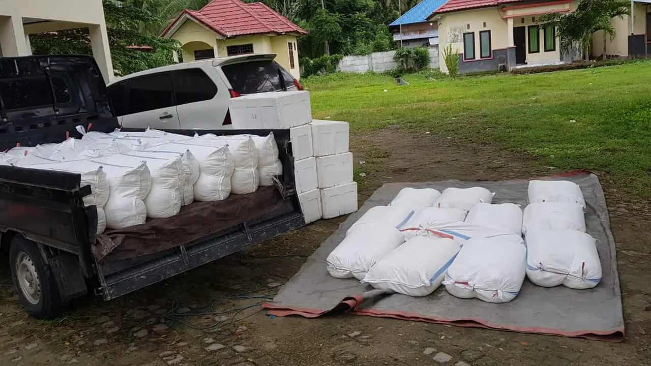 Sejumlah 1.7 Ton Minuman Keras (Miras) Jenis Cap Tikus saat diamankan Polres Bone Bolango (Arfandi Ibrahim/Liputan6.com)