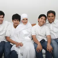 Astrie Ivo dan keluarga (Dok. Pribadi)