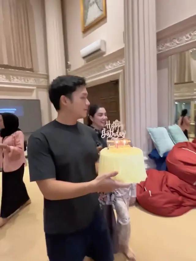 Potret Kejutan Ulang Tahun Ashanty dan Anak ke Anang Hermansyah. (instagram/ashanty_ash)
