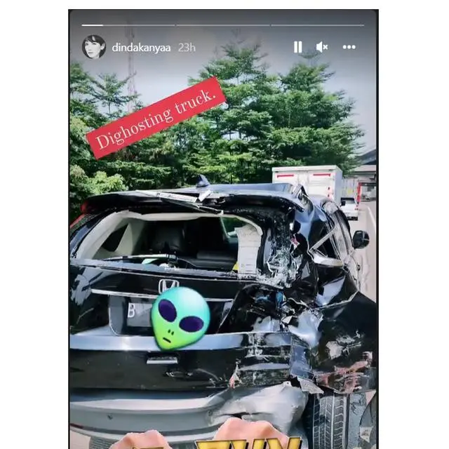 Dinda Kanya Dewi terlibat kecelakaan mobil (Instagram/dindakanyaa)