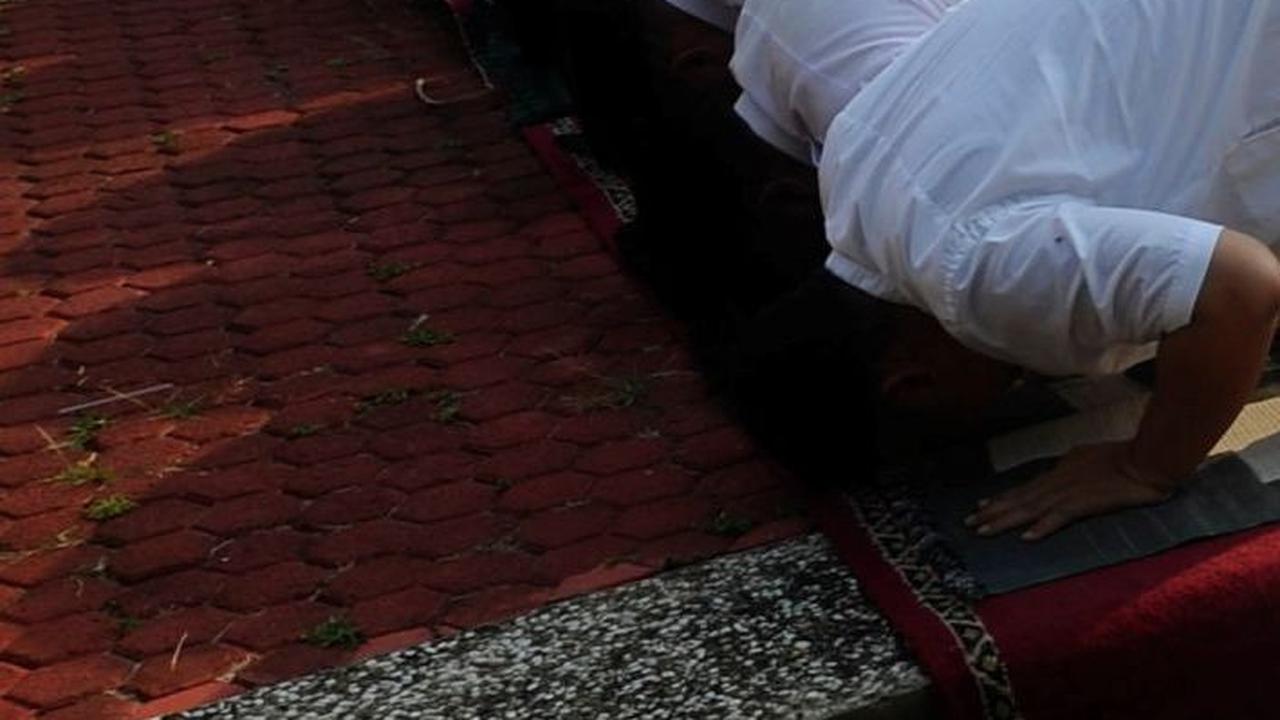 Salat berlangsung sejak pukul 07.00 WIB hingga pukul 07.40 WIB.