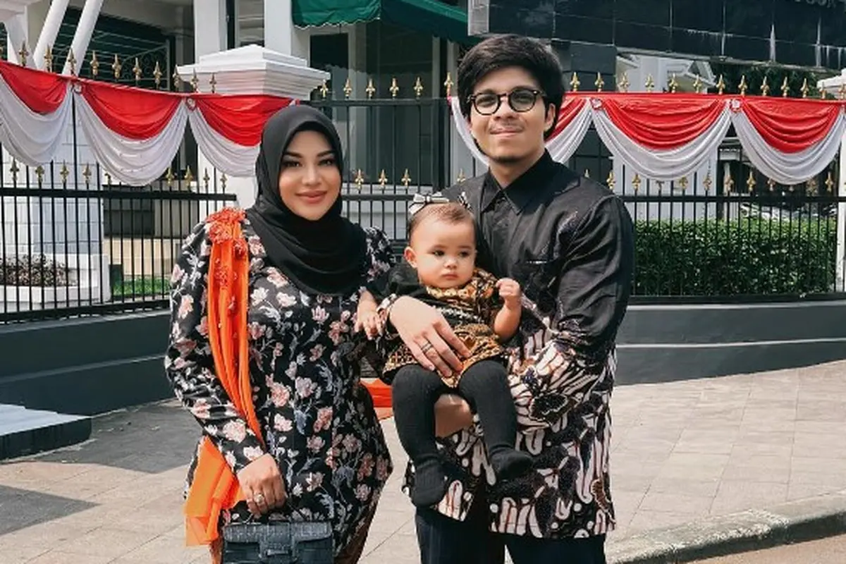 Aurel Hermansyah berkebaya (Instagram/aurelie.hermansyah)