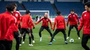 Para pemain Jepang mengambil bagian dalam sesi latihan di Stadion Saitama di Saitama (31/1/2022). Jepang akan bertanding melawan Arab Saudi Grup B putaran 3 Kualifikasi Piala Dunia 2022 Zona AFC. (AFP/Philip Fong)