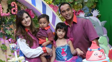 Larang Anak Makan Nasi, Ini 4 Bukti Nia Ramadhani Jadi Ibu yang Disiplin