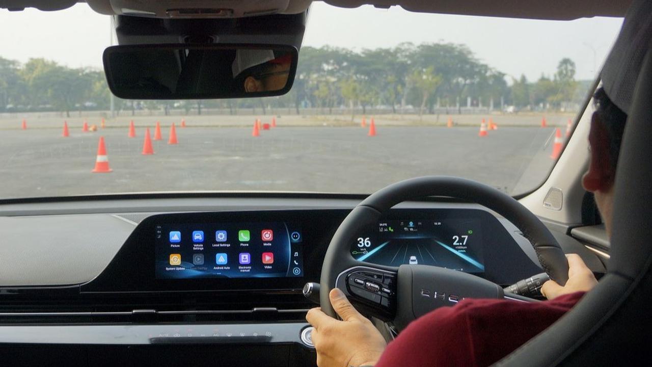 Sistem Stabilitas: ESP (Electronic Stability<br>Program), TCS (Traction<br>Control), dan Hill-start Assist Control &amp; Hill<br>Descent Control.