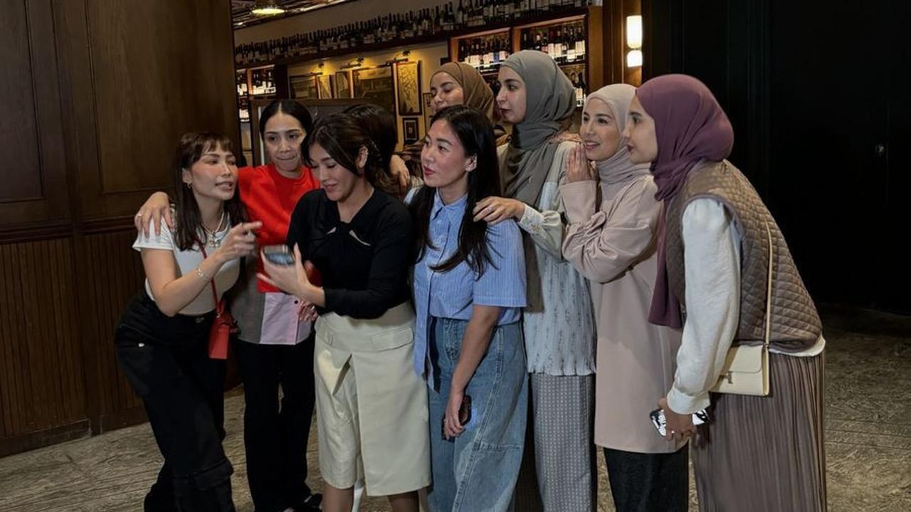 Beberapa anggota Geng Cendol, seperti Aurel Hermansyah, Nia Ramadhani, Titi Kamal, dan Paula Verhoeven, tampak absen kali ini.<br>