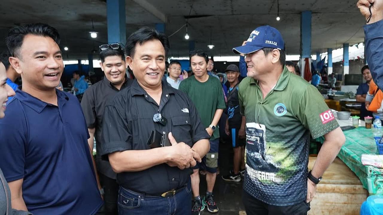 Gaya Keren Menko HAM Jalan-Jalan ke Pasar Ikan, Tak Disangka Bertemu Eks Bupati Adik Ahok