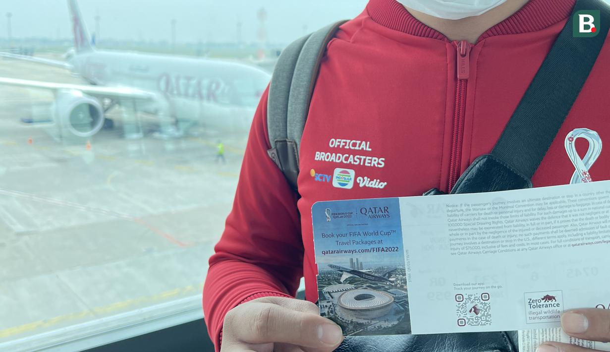 <p>Bahkan Boarding Pass yang diberikan ke penumpang berbau Piala Dunia. Boarding Pass ini bisa menjadi kenang-kenangan penumpang bahwasannya Qatar Airways juga menjadi bagian dari sejarah sepak bola dunia. (Bola.com/Ade Yusuf Satria)</p>