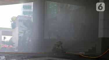 FOTO: Kebakaran Gedung Cyber 1