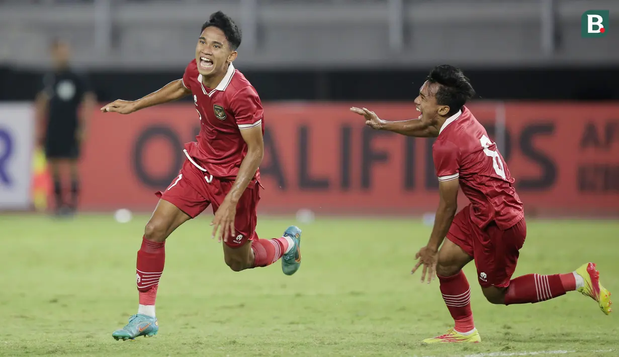 Hasil ini membuat Timnas Indonesia U-20 langsung lolos ke putaran final Piala Asia U-20 2023 dengan status juara Grup F. Sedangkan Vietnam yang jadi runner-up masih bergantung pada hasil pertandingan grup lain di kualifikasi ini. (Bola.com/Ikhwan Yanuar)
