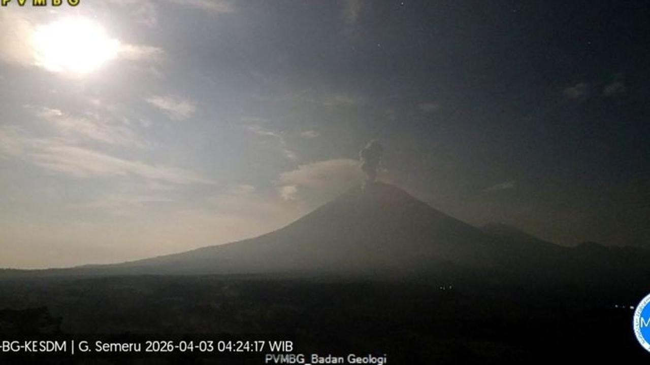 Gunung Semeru Erupsi Empat Kali Pagi Ini, Kolom Letusan Capai 1.200 Meter