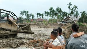 Sebagai bagian dari fase pemulihan pascabencana, Hutama Karya diamanahi mendukung pembangunan hunian sementara (Huntara) di Aceh Tamiang. (Dok. Hutama Karya)