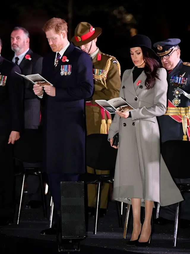 Meghan Markle Tampil Cantik Dengan Topi Hitam di Anzac Day