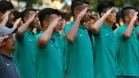 Timnas Indonesia U-19 menggelar upacara memperingati HUT RI ke-72, Kamis (17/8/2917), di Yogyakarta. (Bola.com/Ronald Seger)