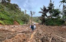 Petani Tukka Panggul Hasil Kebun 5 Km di Tapanuli Tengah Akibat Akses Jalan Terisolir