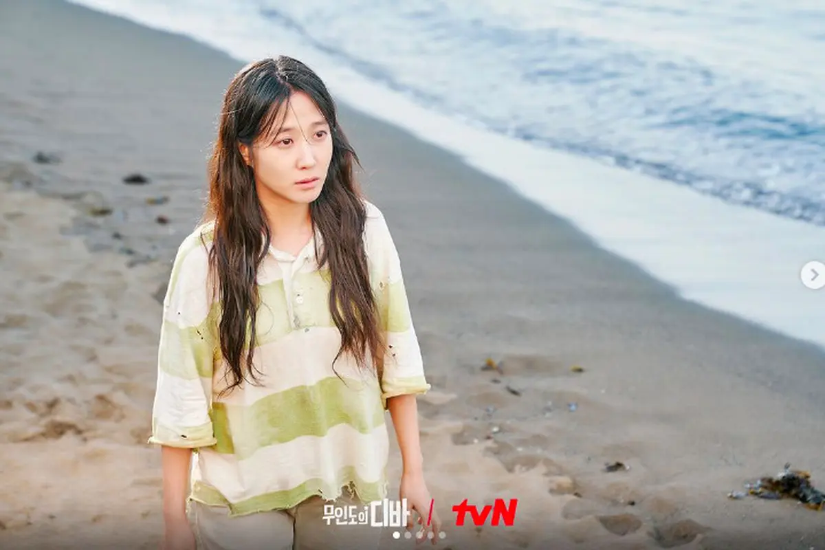 7 Potret Park Eun Bin dalam Drama Castaway Diva, Terdampar di Pulau Terpencil Selama 15 Tahun