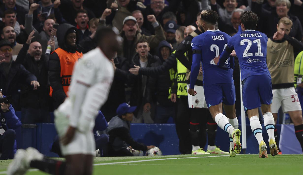 Pada menit ke-61 giliran Reece James yang mencetak gol ke gawang AC Milan. Gol ketiga tersebut dicetak melalui skema serangan balik usai menerima umpan Raheem Sterling. (AP/Ian Walton)