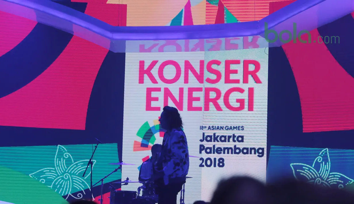 Grup Musik Armada ikut memeriahkan Konser Energi Asian Games 2018 di Studio Indosiar, Jakarta (8/3/2018). Konser Energi Asian Games 2018 merupakan bagian dari kampanye dukungan bagi event terbesar di Asia tersebut. (Bola.com/Nick Hanoatubun)