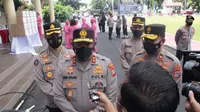 Kapolda Sulut Irjen Pol Nana Sudjana memberikan keterangan terkait kematian Wakil Bupati Sangihe.