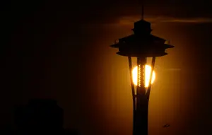 Nekat Lompat dari Menara Ikonik Seattle, Dua Pria Jadi Buronan