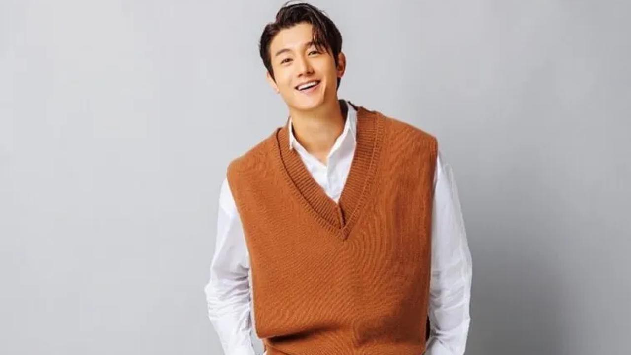Dilansir Kpopmap, aktor ganteng ini memiliki tinggi badan 193 cm. Ada juga situs yang menyebut tinggi badannya 192 cm.