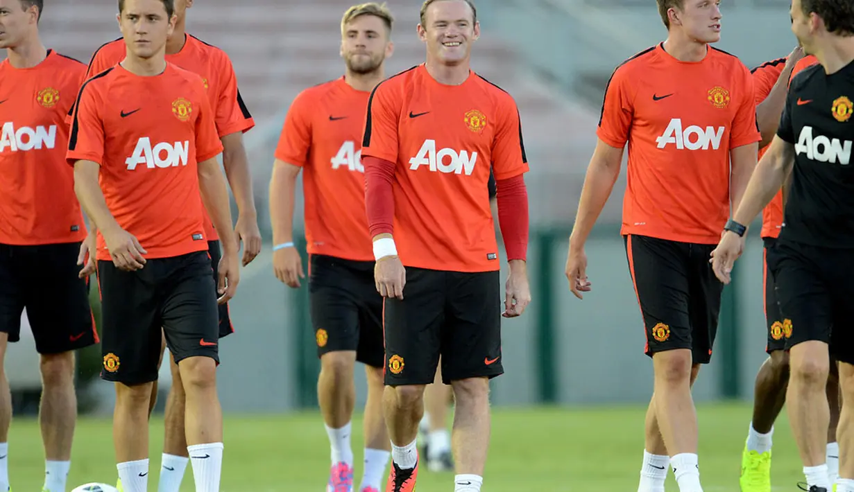 Para penggawa Manchester United bersenda gurau jelang berlatih di Rose Bowl, Pasadena, Amerika Serikat, (22/7/2014). (Jayne Kamin-Oncea-USA TODAY Sports)