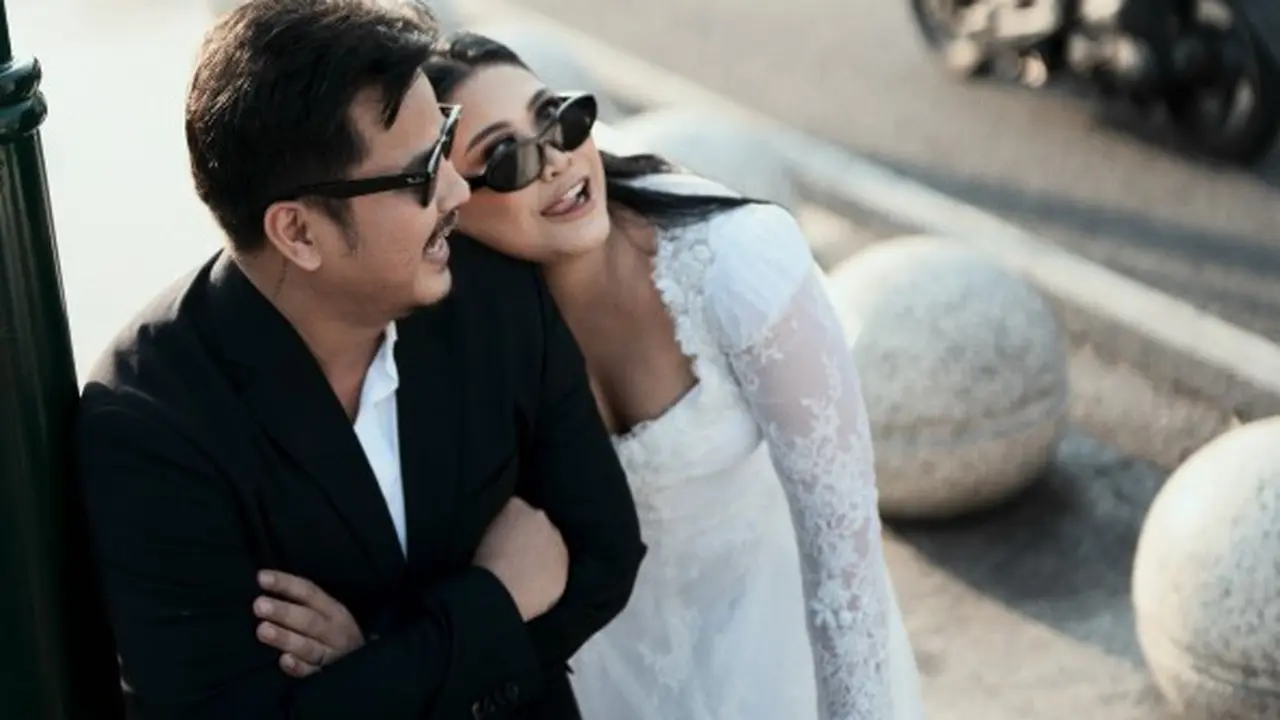Model Gaun Brokat Boiyen saat Prewedding di Jogja